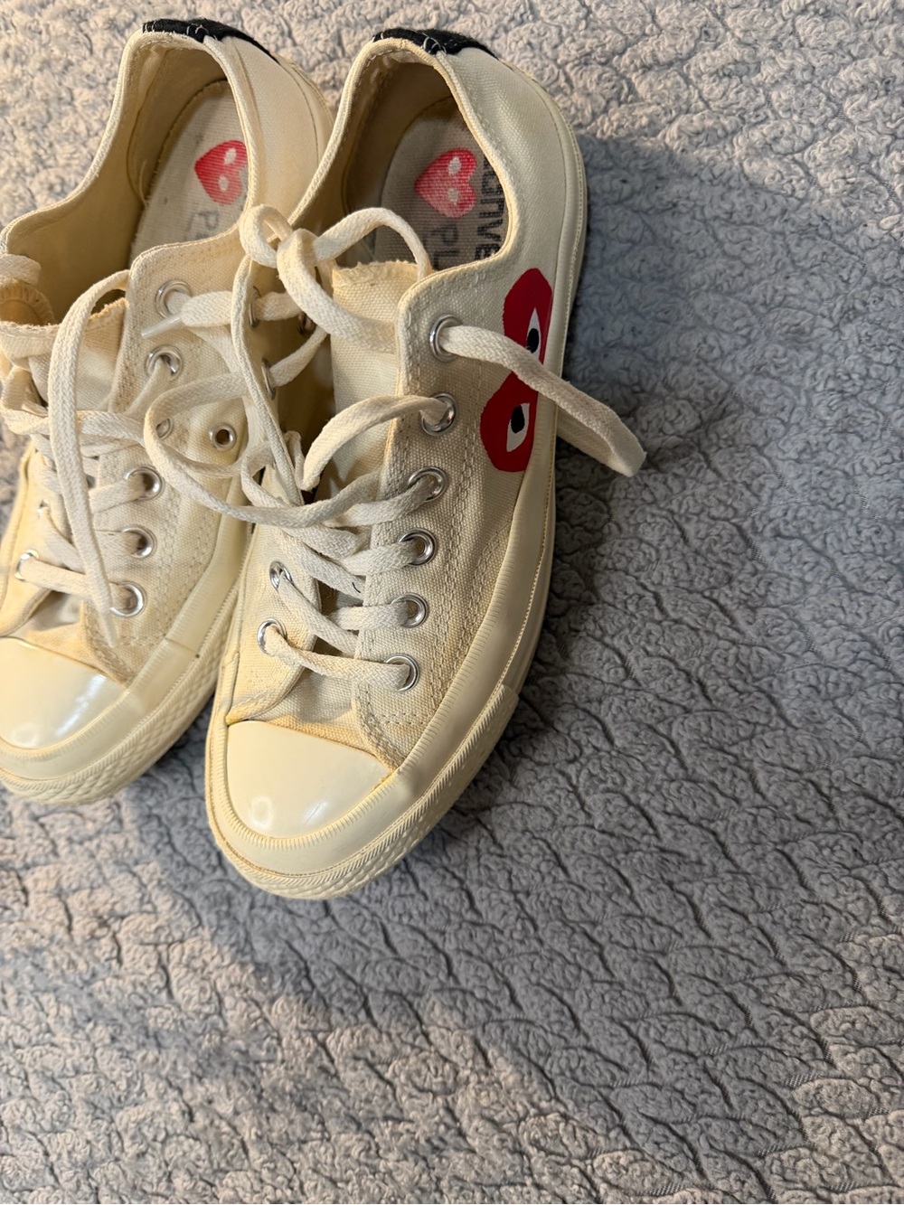 Converse Cream Canvas Low-Top Sneakers with Red Heart Eye